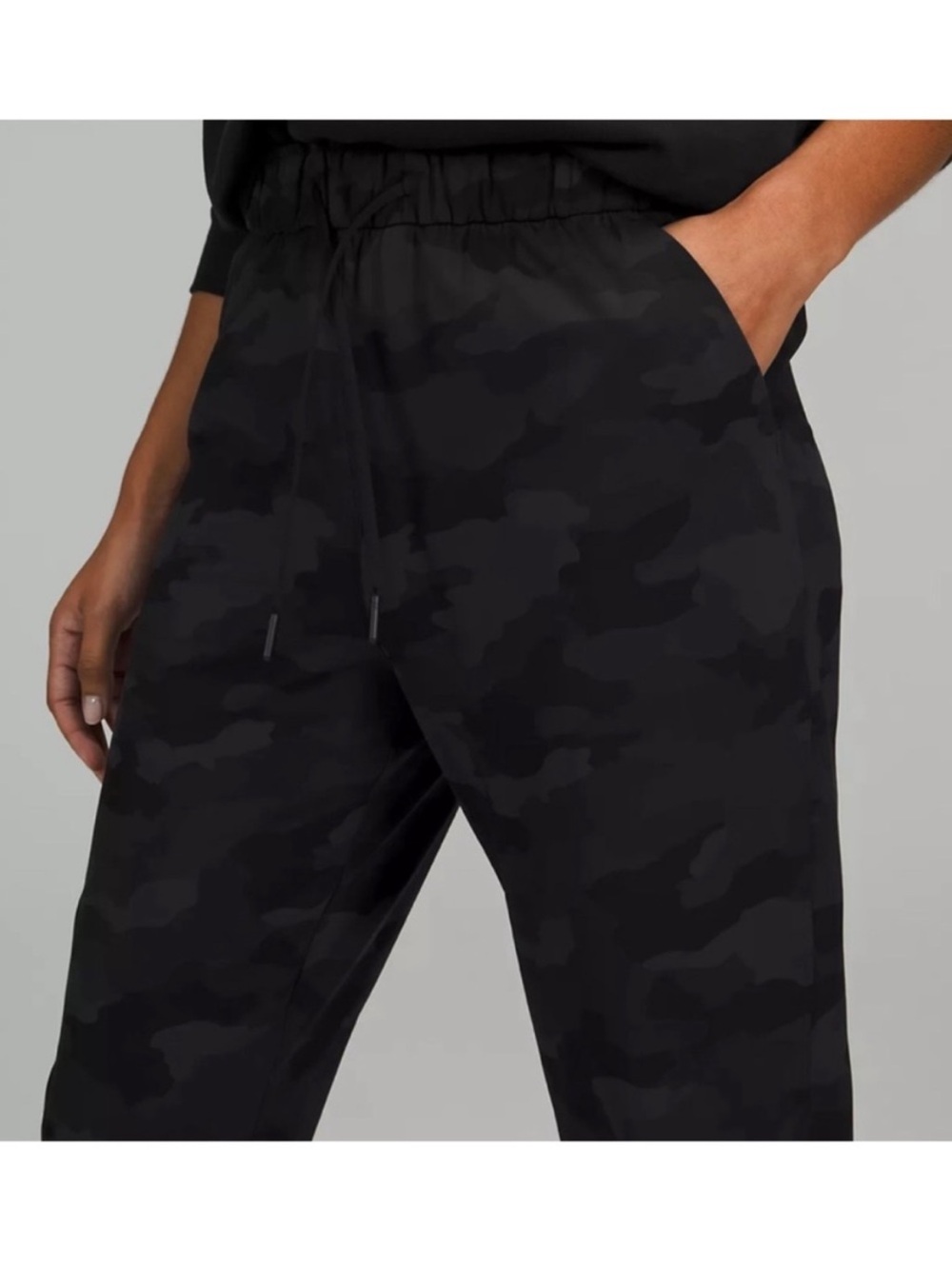 Lululemon Athletica Camo
Gray Pants 6